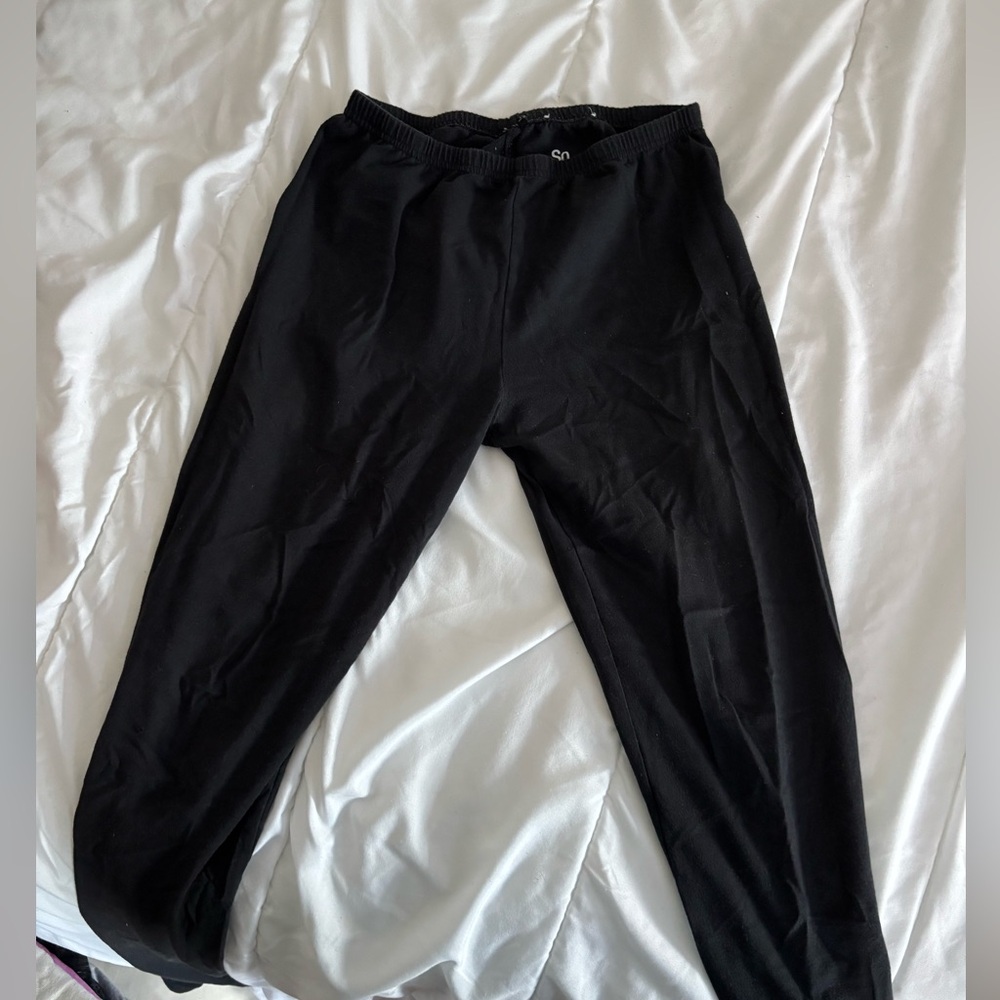 Black leggings